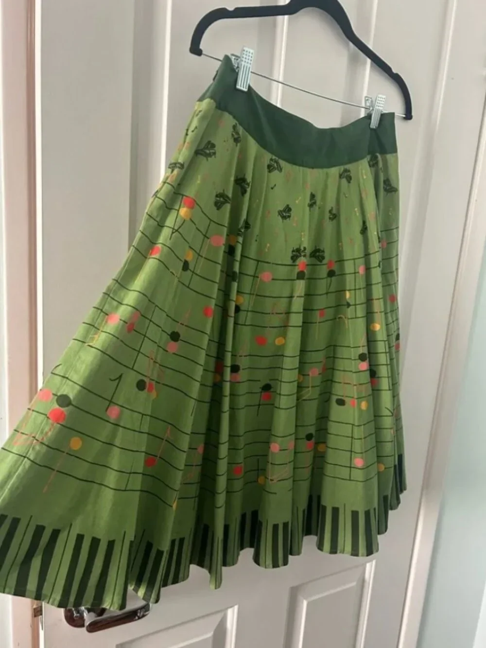Musical Note Swing Skirt - Picture 2 of 4